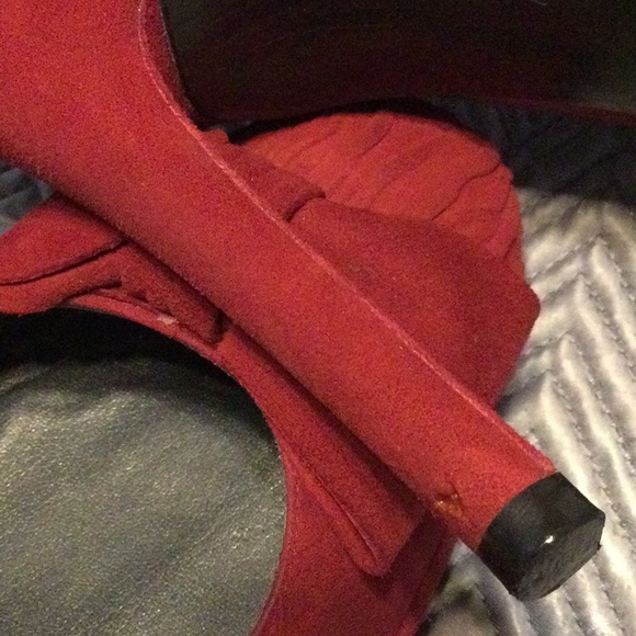 Stuart Weitzman size 7.5 red suede heels for women - Picture 11 of 11